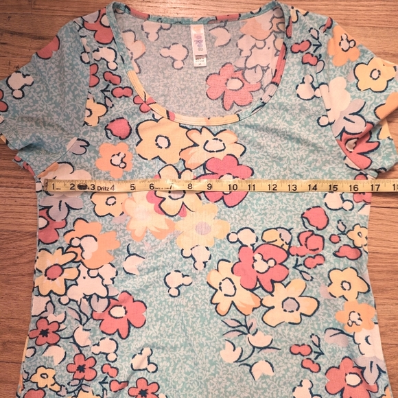 LuLaRoe - Disney Print Irma Tunic - Size XS - Picture 5 of 5